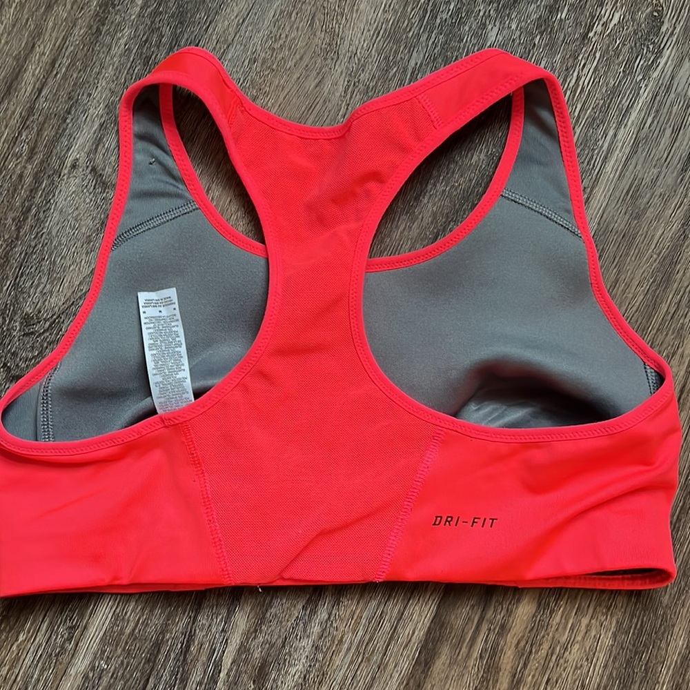 Women’s Nike Sports Bra - Picture 2 of 3
